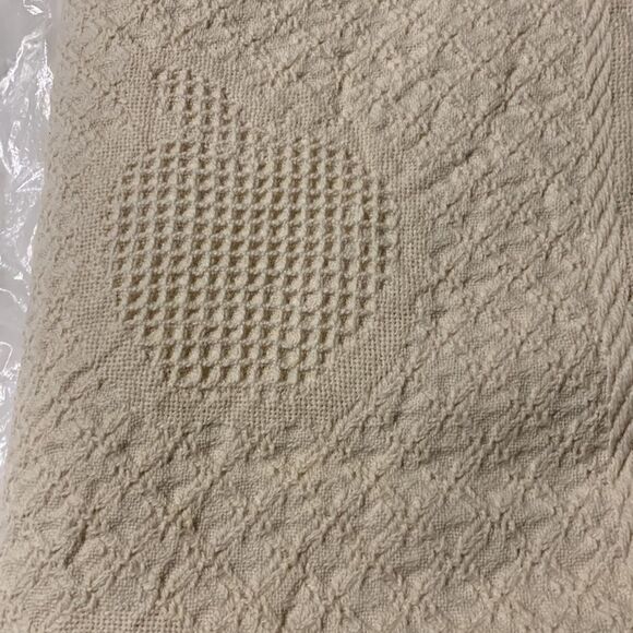 New in package cream color throw - Picture 6 of 6